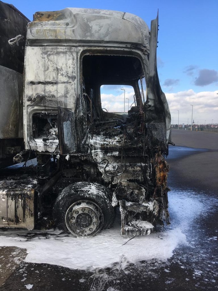 LPI-EF: Sattelzugmaschine in Brand geraten